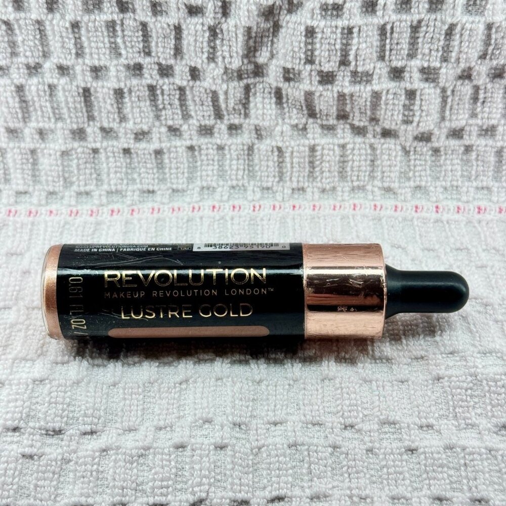 MAKEUP REVOLUTION Liquid Highlighter in Lustre Gold